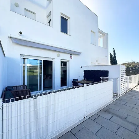 Luz De Conil Is A Modern Next To Playa Fontanilla Semesterbostad Conil De La Frontera