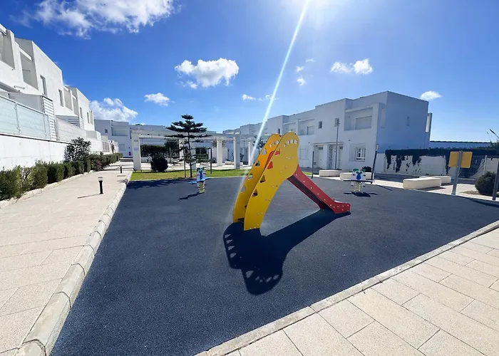 Holiday home Luz De Conil Is A Modern Next To Playa Fontanilla *