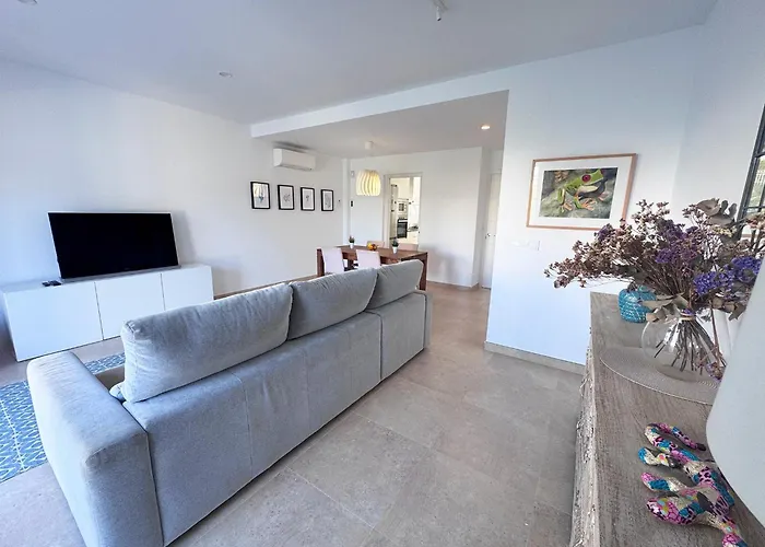 Luz De Conil Is A Modern Next To Playa Fontanilla Holiday home *